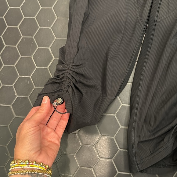 Lululemon athletic pants Size 6 - Picture 9 of 9